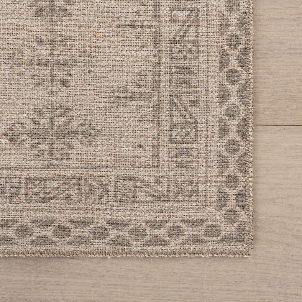 Zayna Traditional Bordered Washable Rug | Ivory