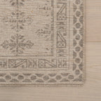 Zayna Traditional Bordered Washable Rug | Ivory