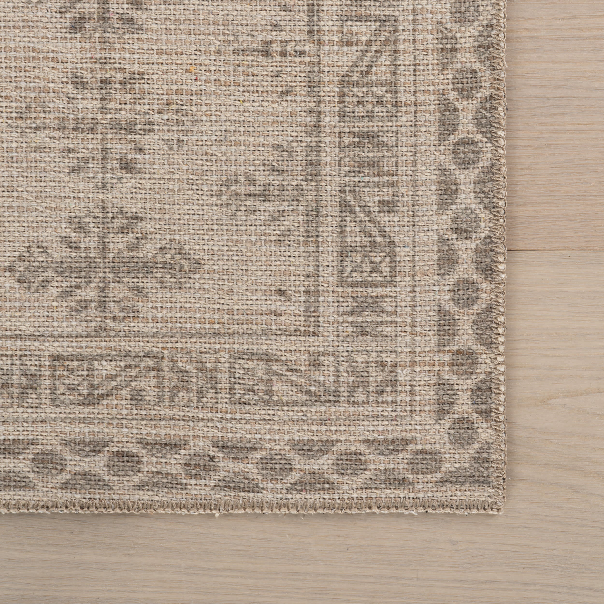 Zayna Traditional Bordered Washable Rug | Ivory