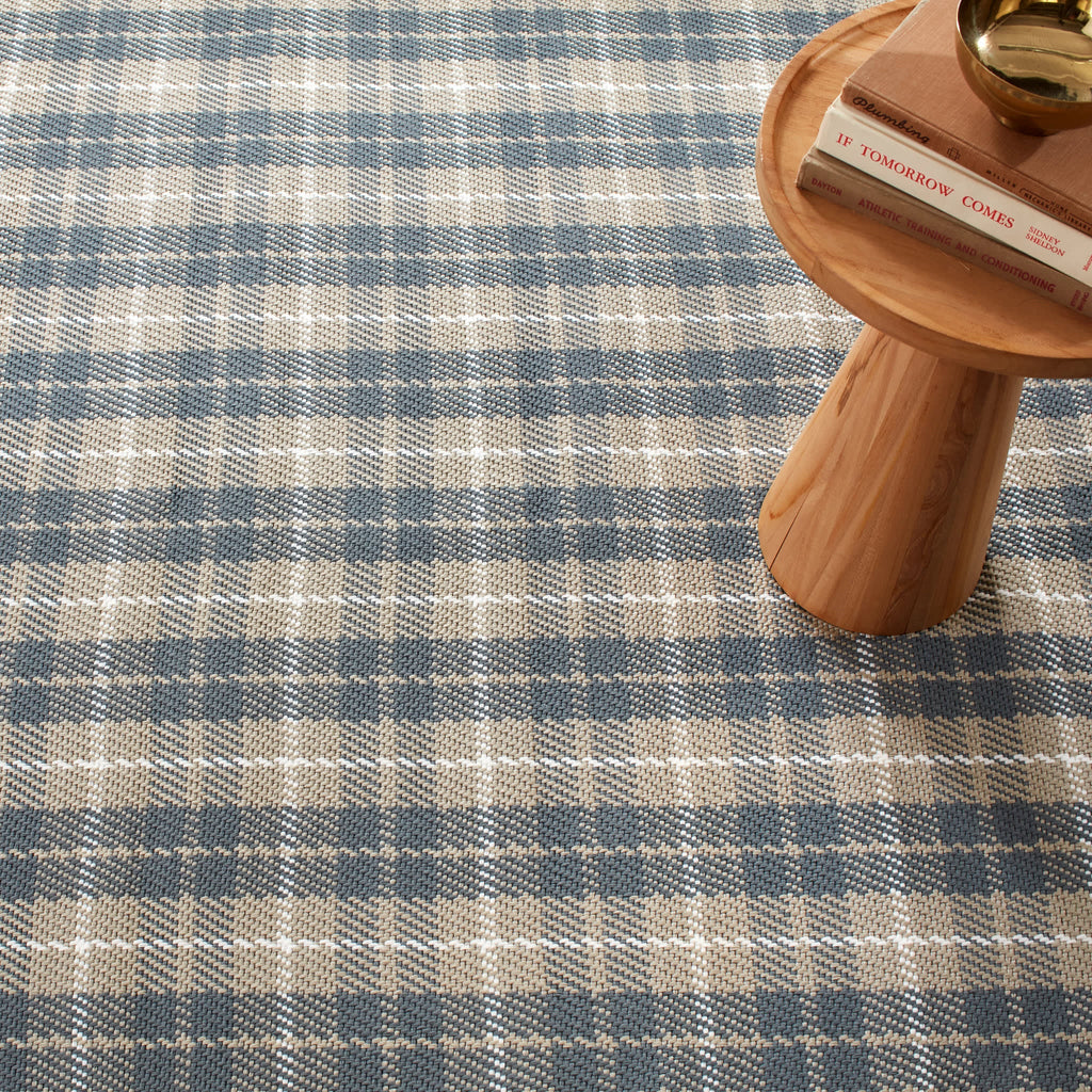 Lakeville Plaid Handwoven Indoor/Outdoor Rug | Charcoal
