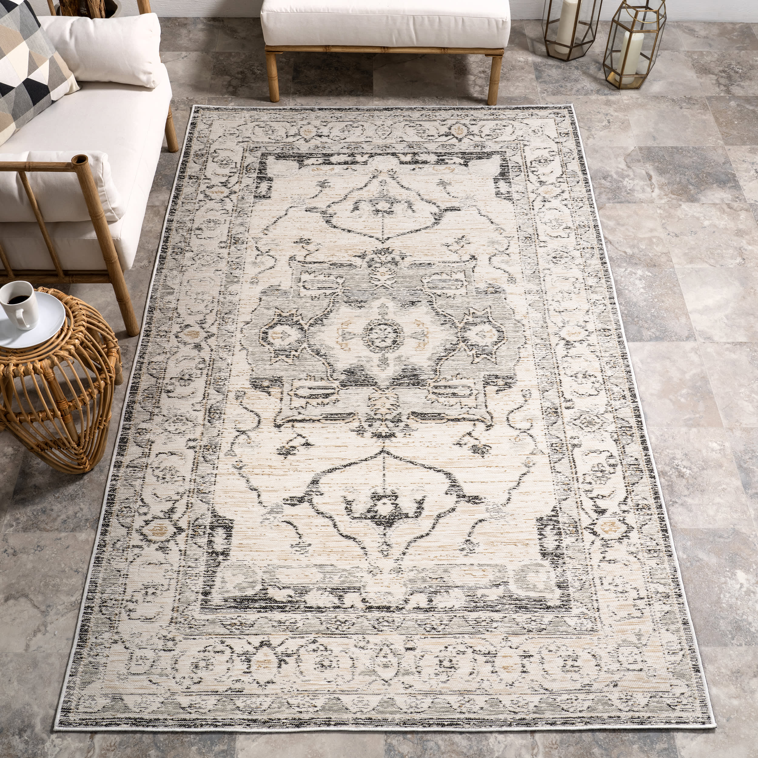 Alivia Medallion Reversible Indoor/Outdoor Rug | Cream & Charcoal