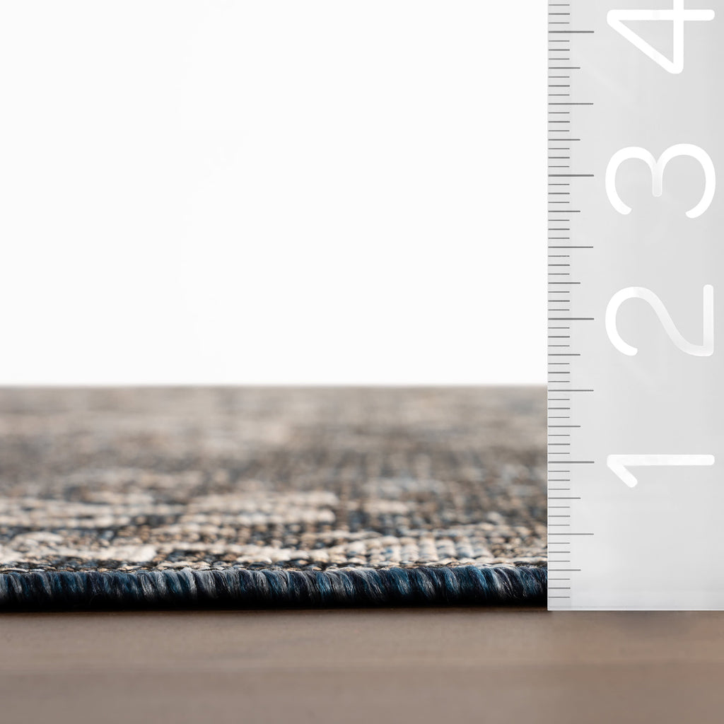 Solia Traditional Medallion Indoor/Outdoor Rug | Navy