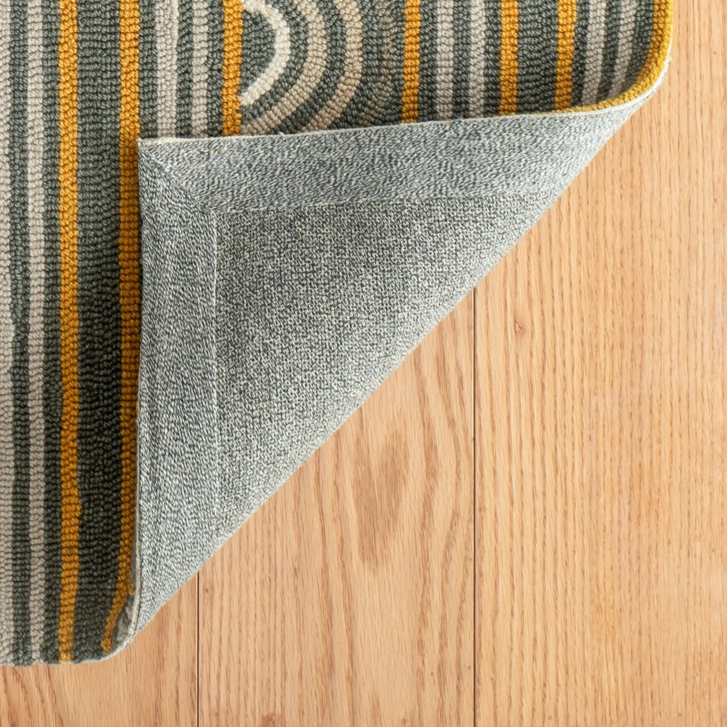 Button Hand Micro Hooked Wool Rug | Grey