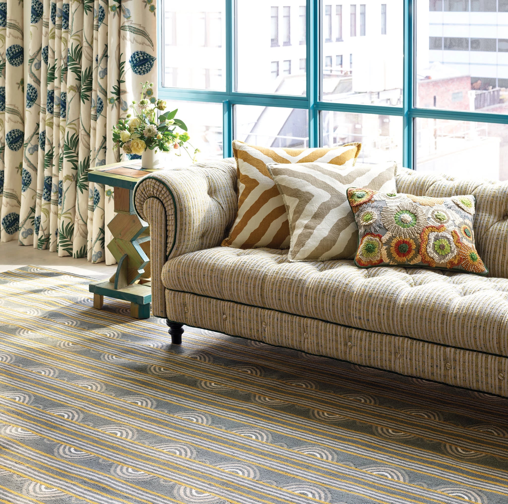 Button Hand Micro Hooked Wool Rug | Grey Image principale du produit