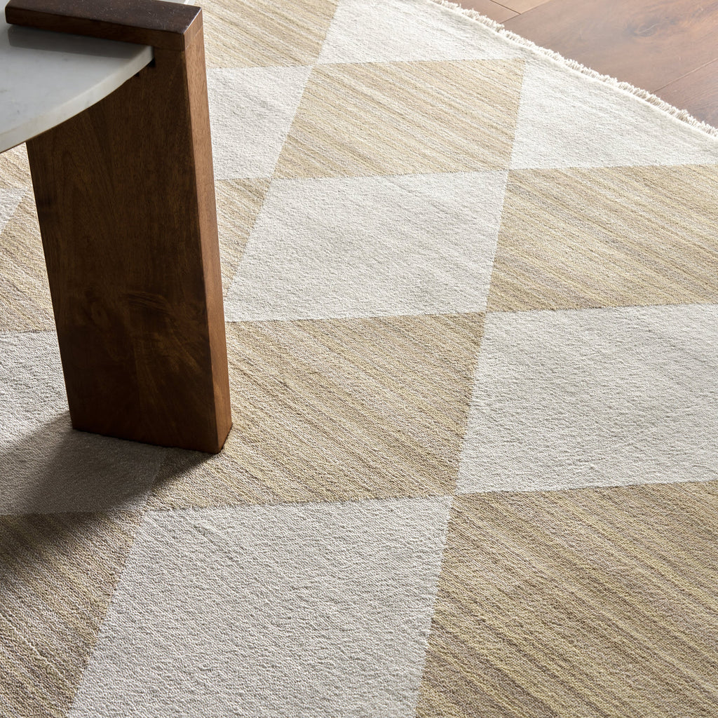 Vanni Checkered Fringed Rug | Ivory