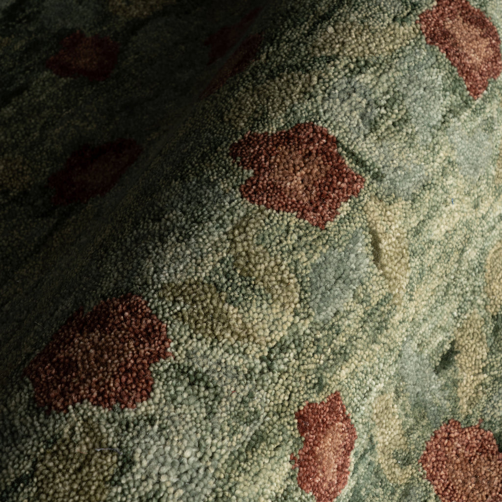 Genevive Modern Floral Wool Rug | Green