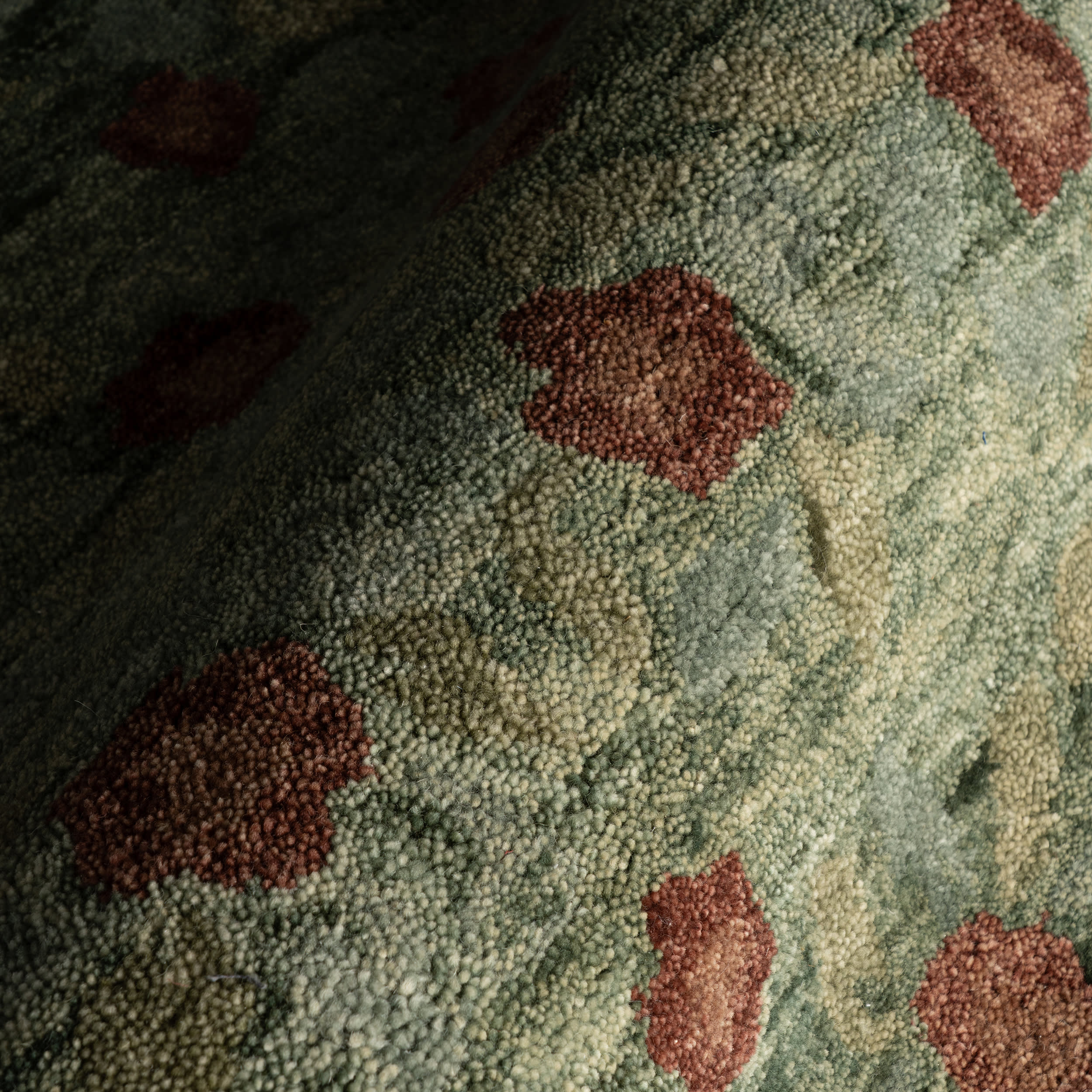 Genevive Modern Floral Wool Rug | Green