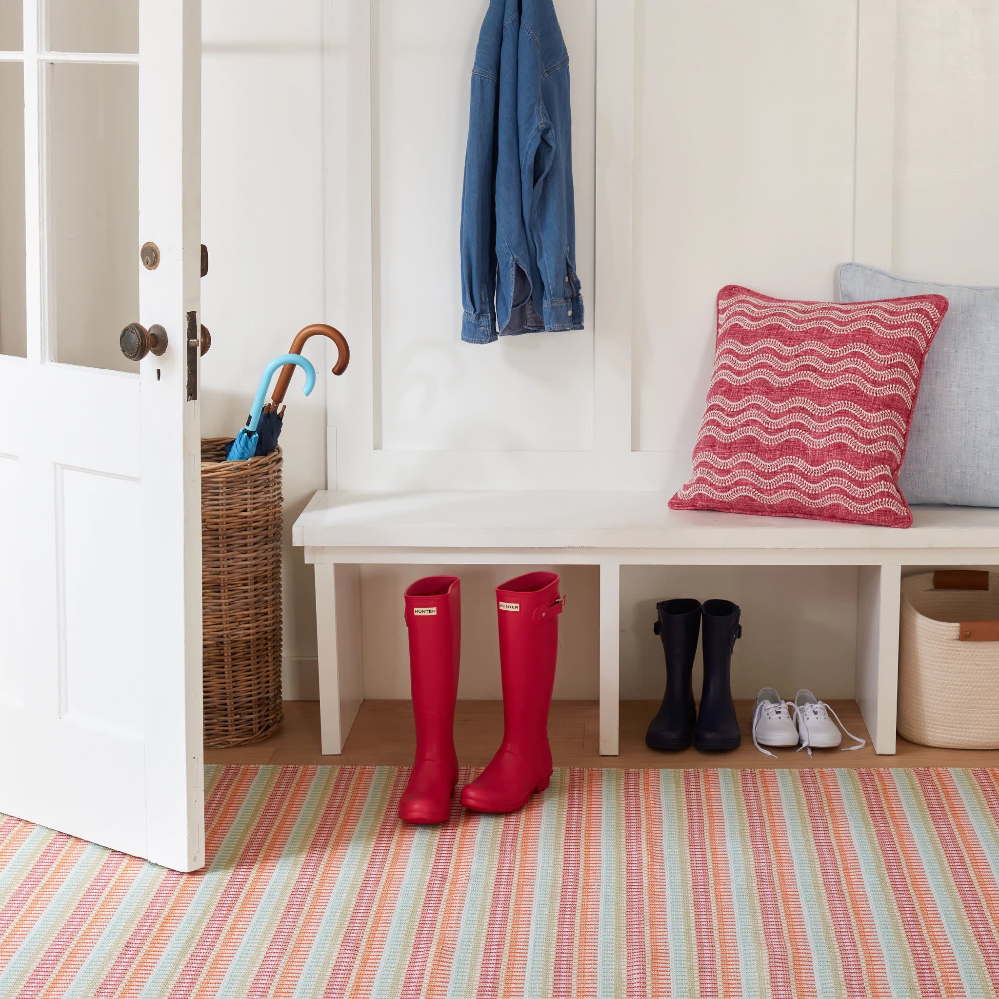 Candy Stripe Handwoven Indoor/Outdoor Rug | Multi Image principale du produit