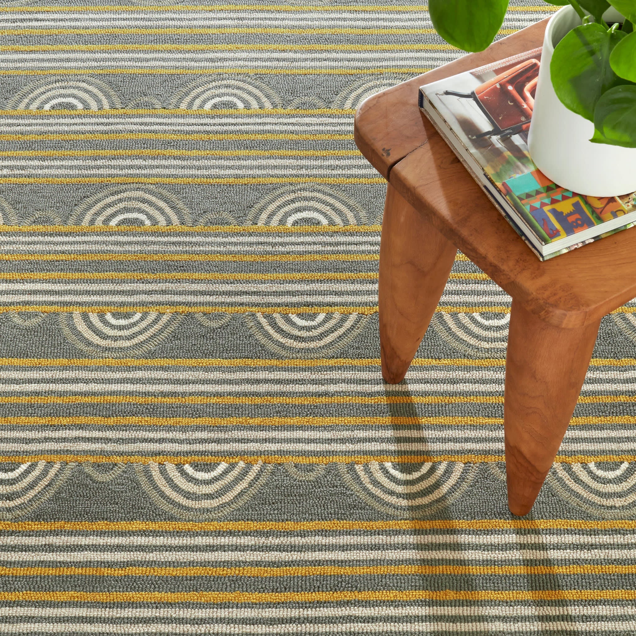 Button Hand Micro Hooked Wool Rug | Grey