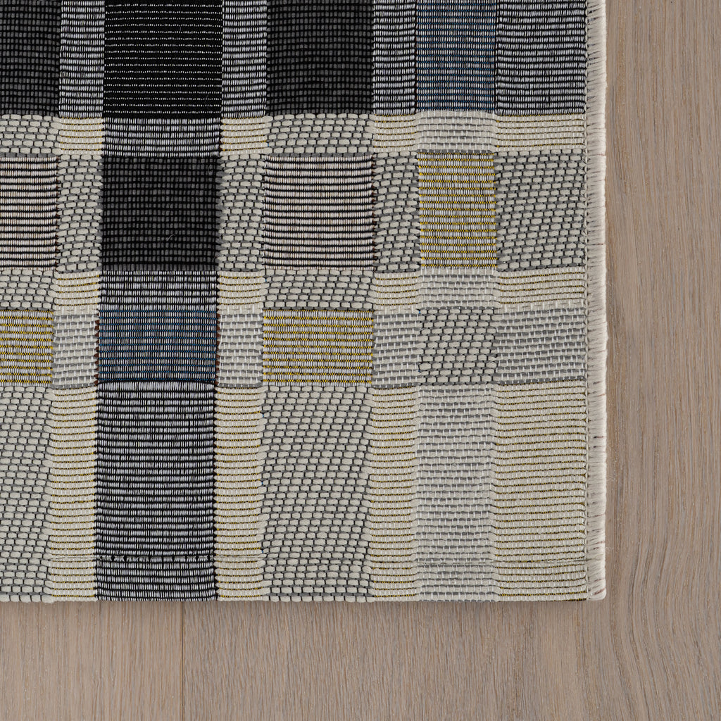 Mesael Modern Plaid Indoor/Outdoor Rug | Blue