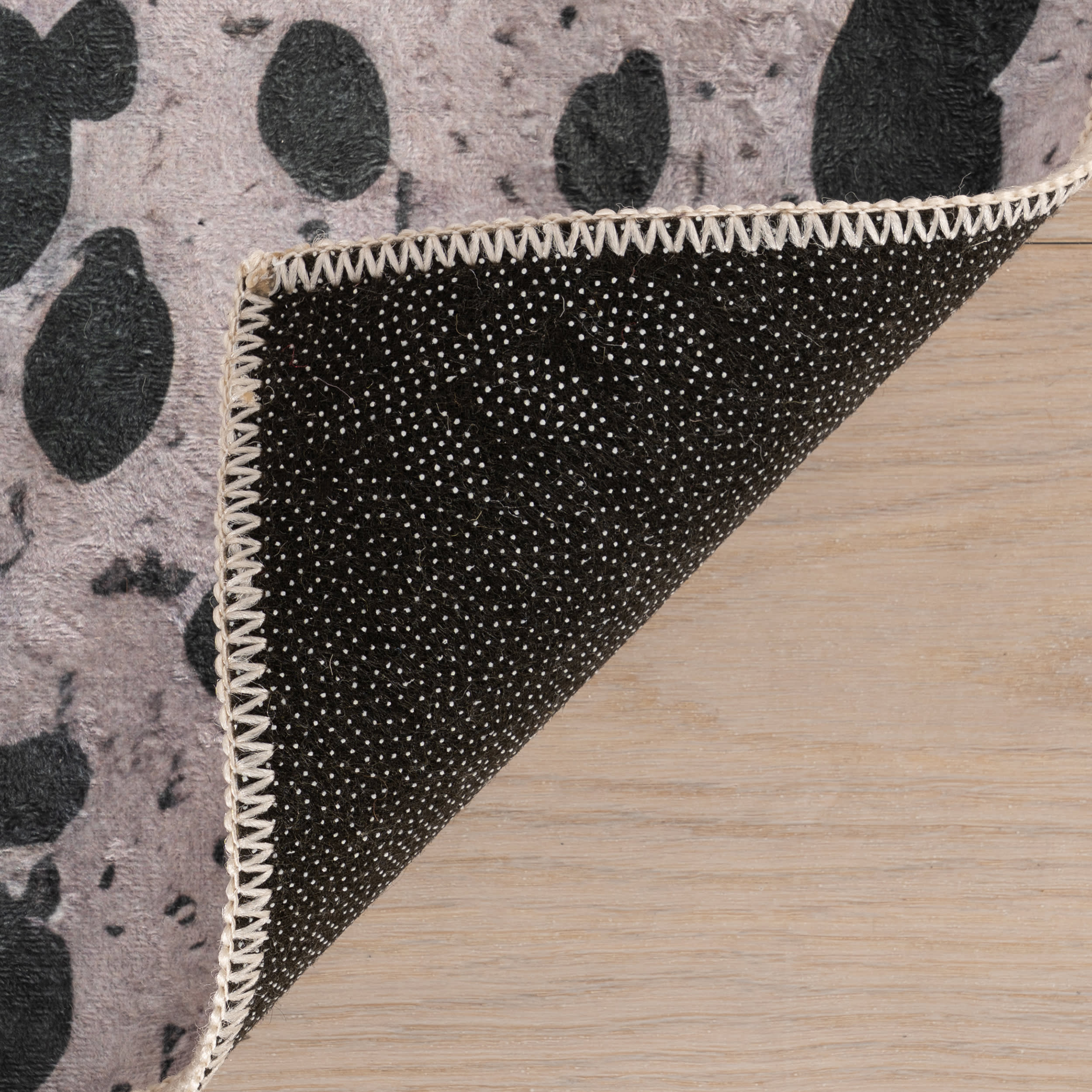 Aricela Modern Animal Print Washable Rug | Black