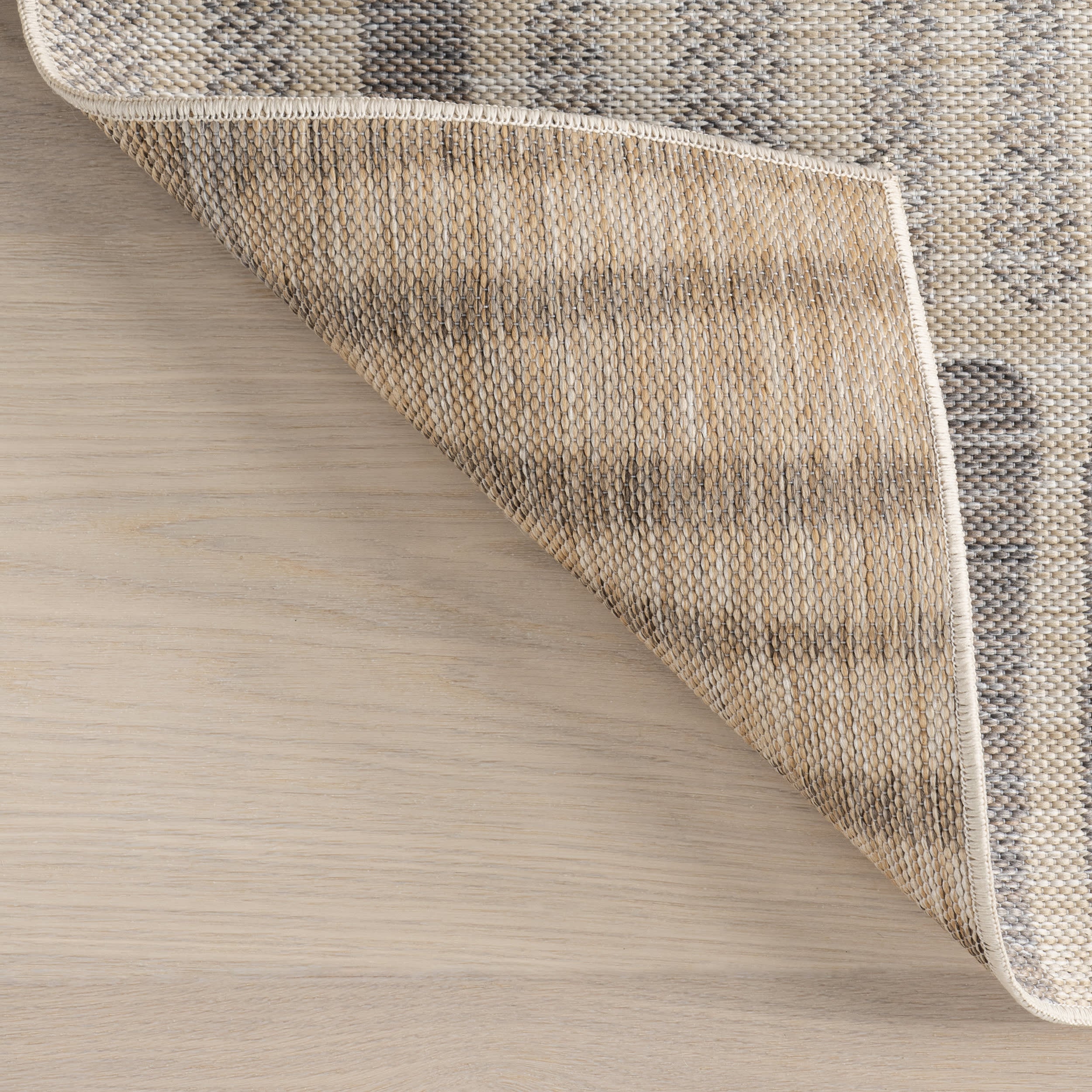 Averie Geometric Indoor/Outdoor Rug | Light Grey