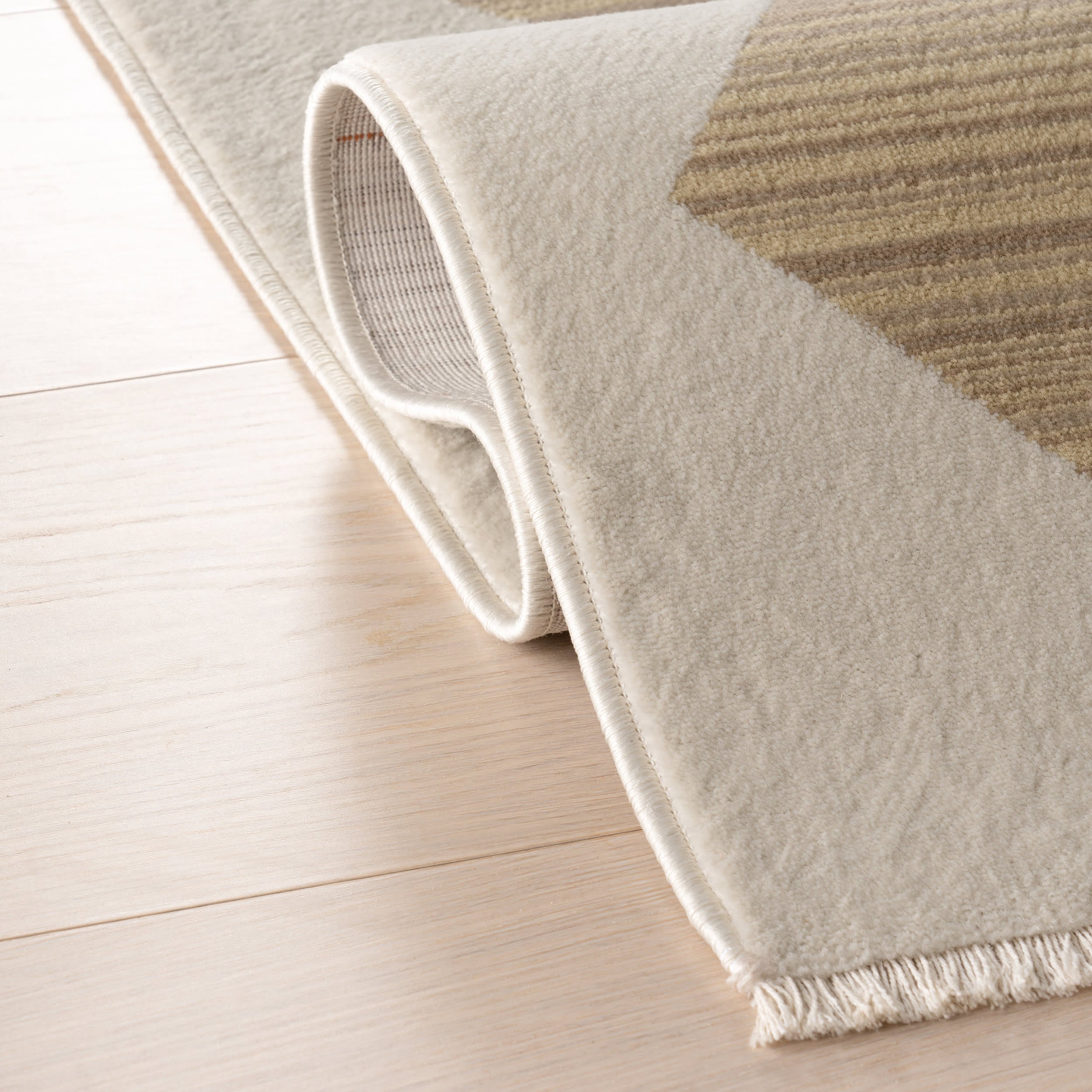 Vanni Checkered Fringed Rug | Ivory