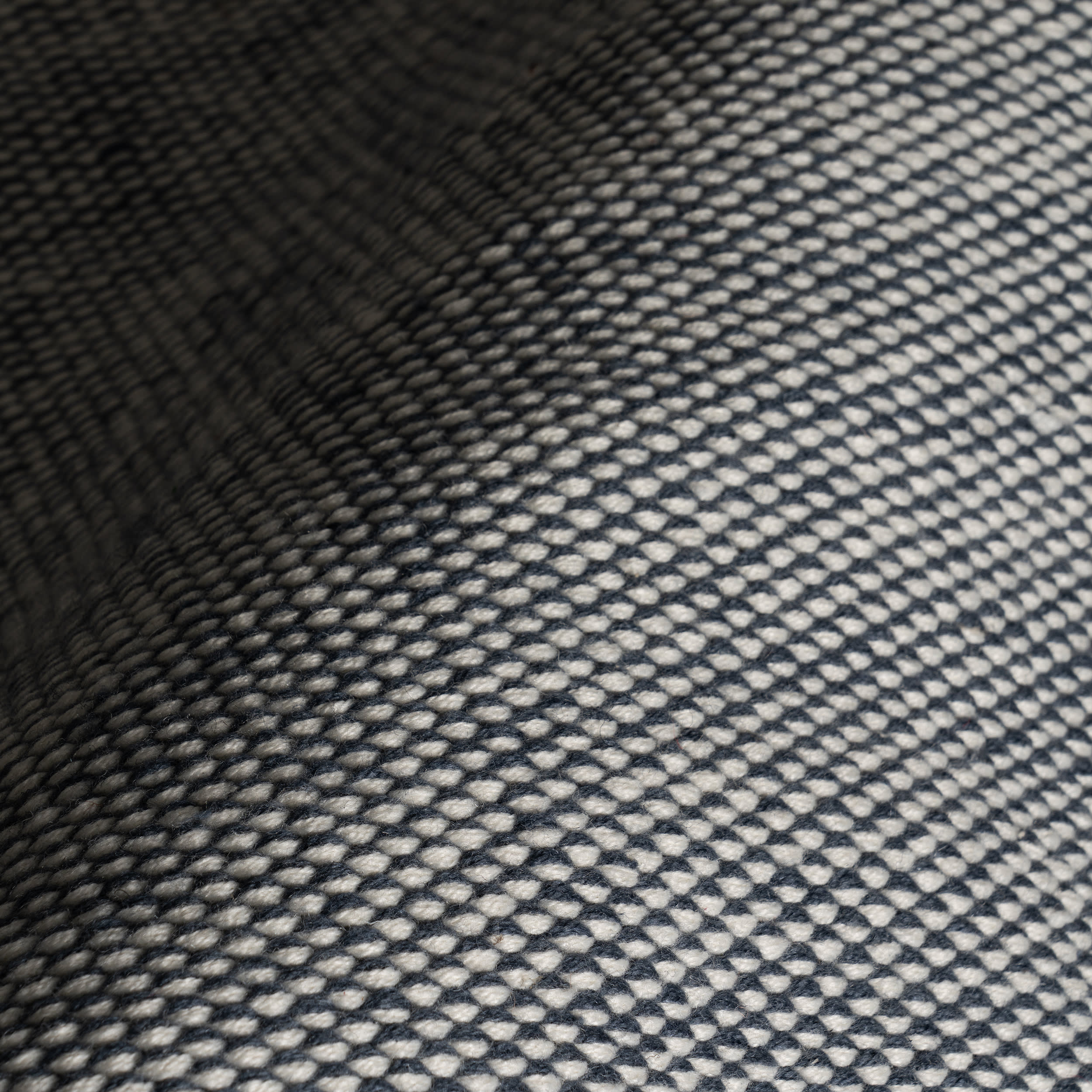 Pebble Handwoven Performance Rug | Blue