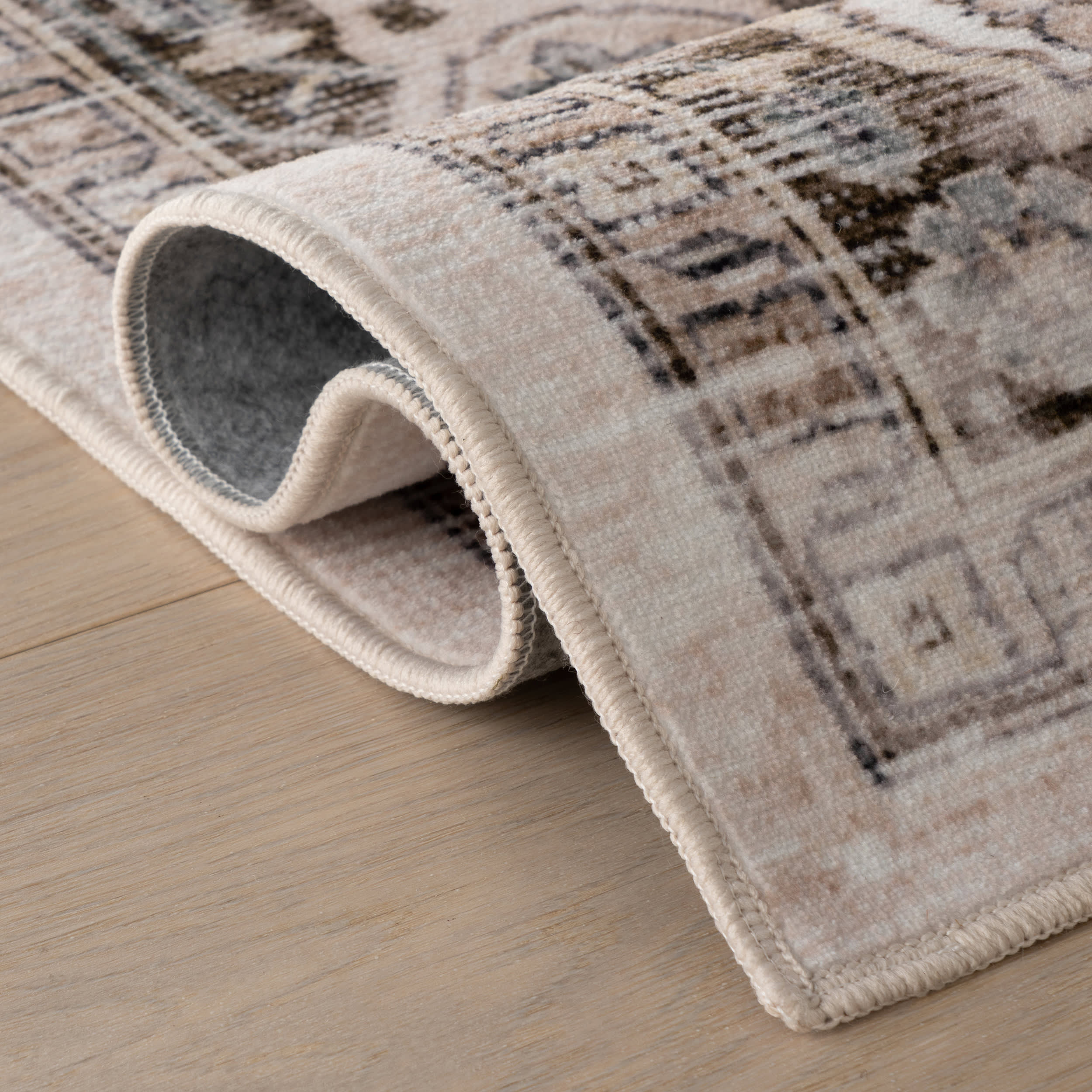 Vanisa Traditional Washable Rug | Beige