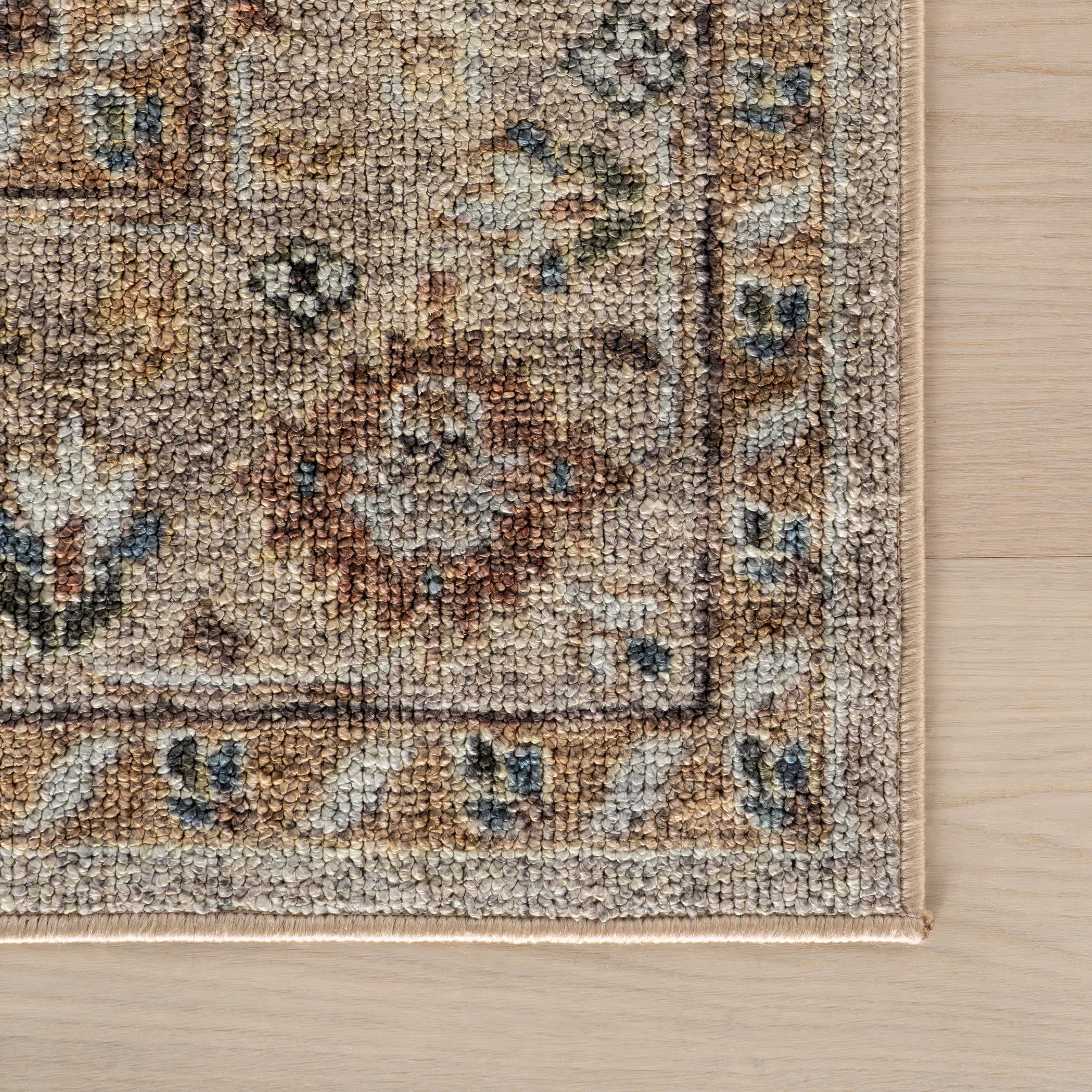 Averina Traditional Bordered Washable Rug | Tapue