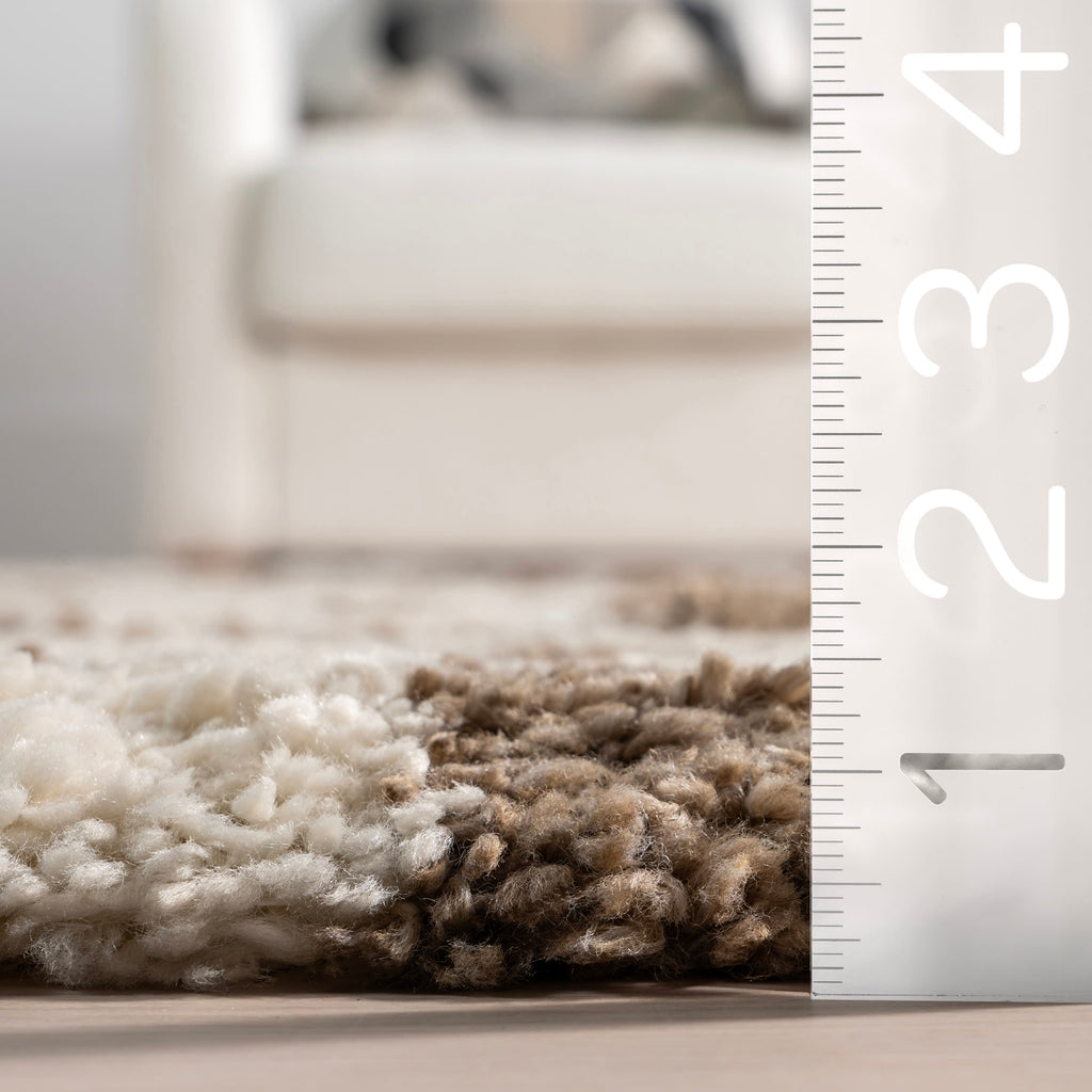 Bettie Retro Checkered Shag Rug | Beige