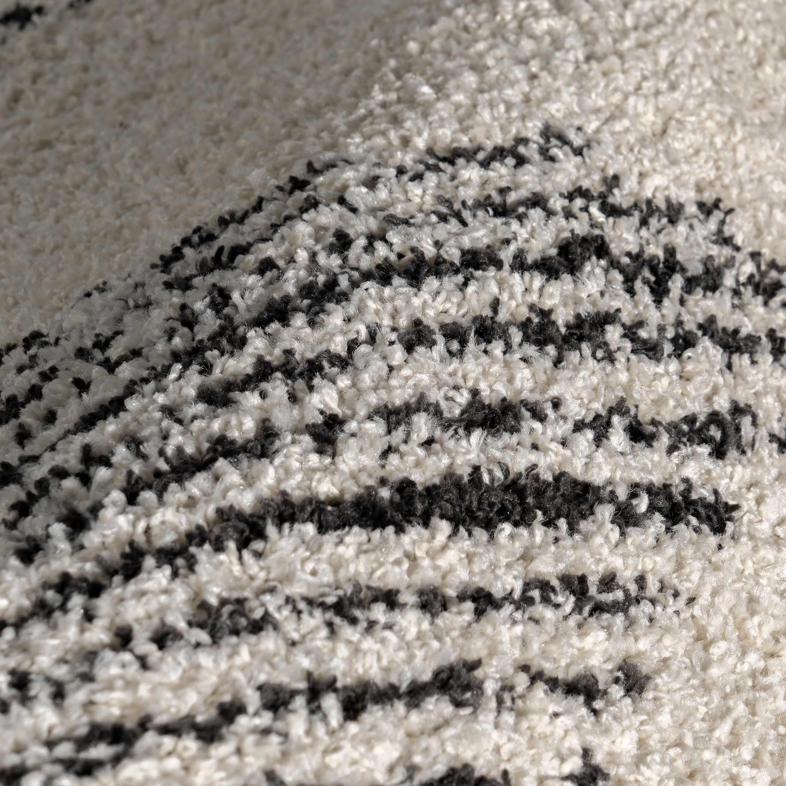 Moroccan Diamond Pinstripes Tassel Rug | Off White