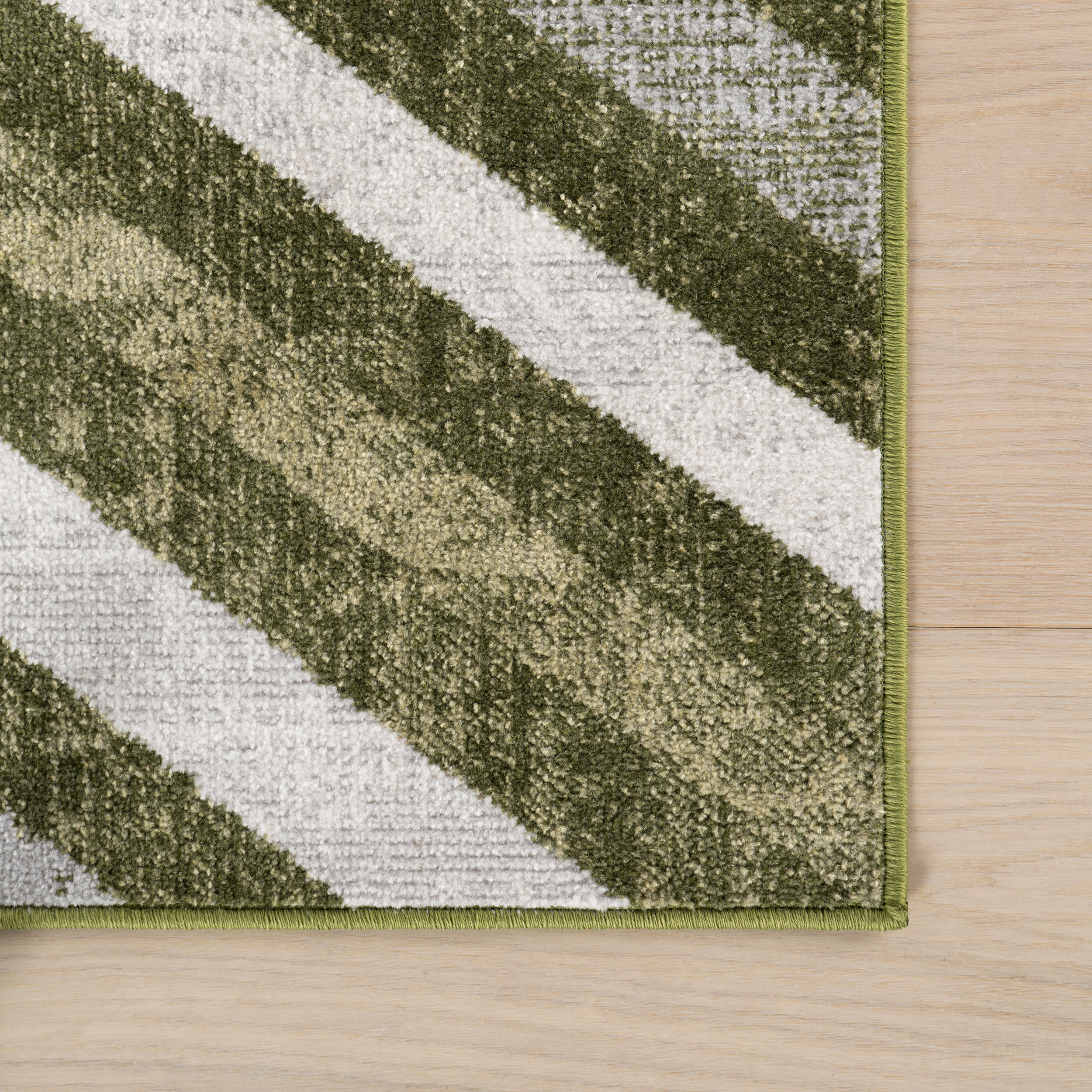 Reeba Washable Distressed Rug | Green