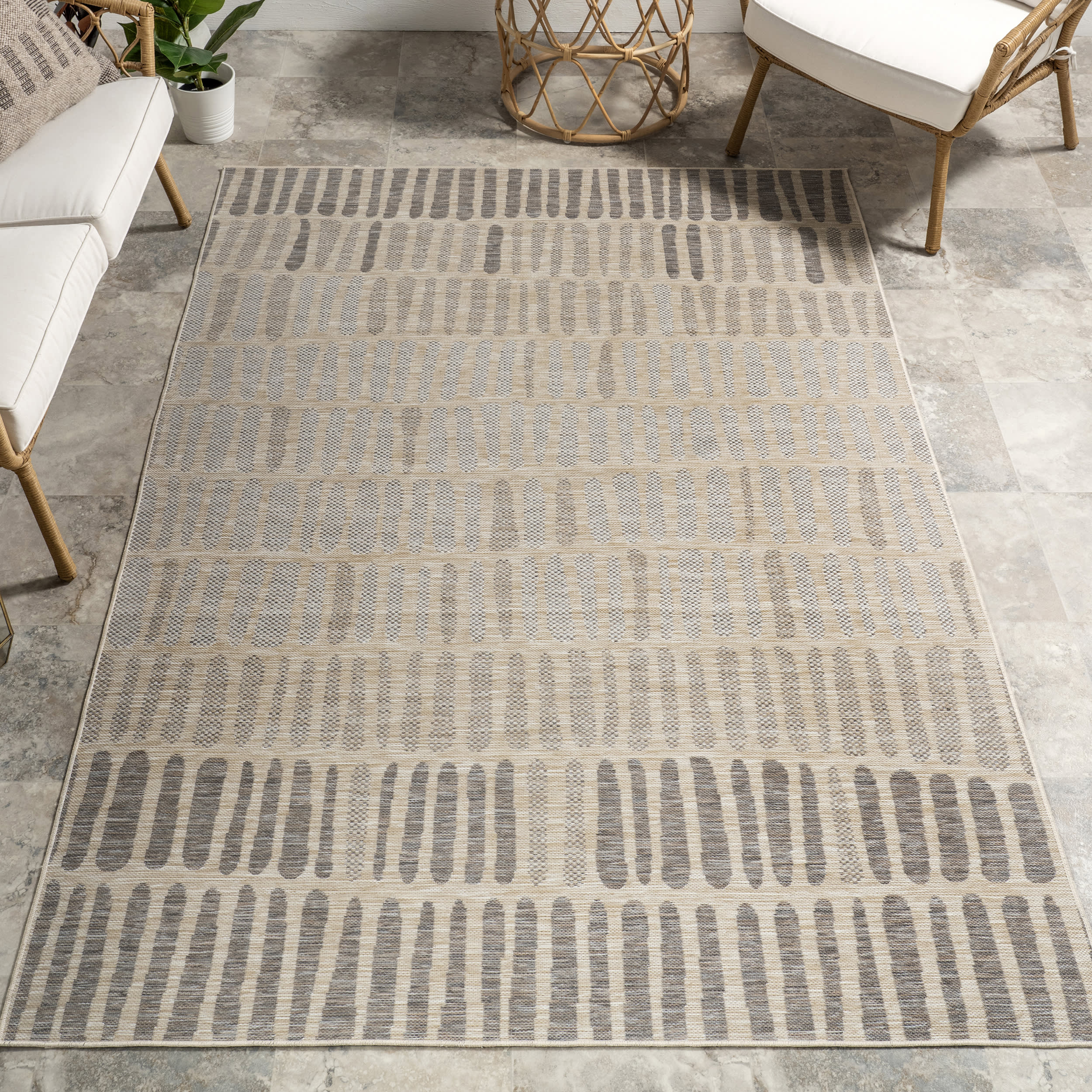 Averie Geometric Indoor/Outdoor Rug | Light Grey Secondary image