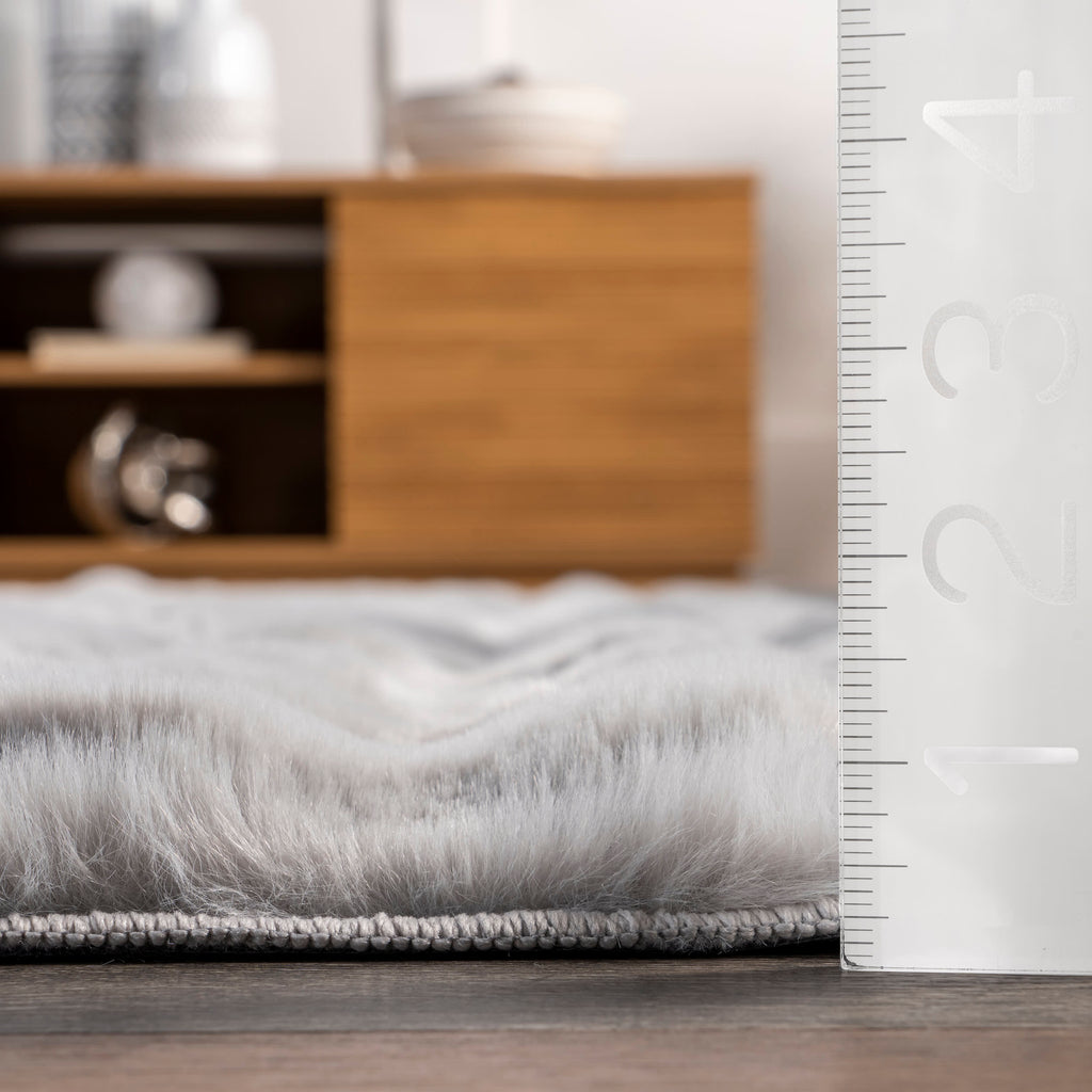 Ivana Checkered Plush Cloud Washable Rug | Silver