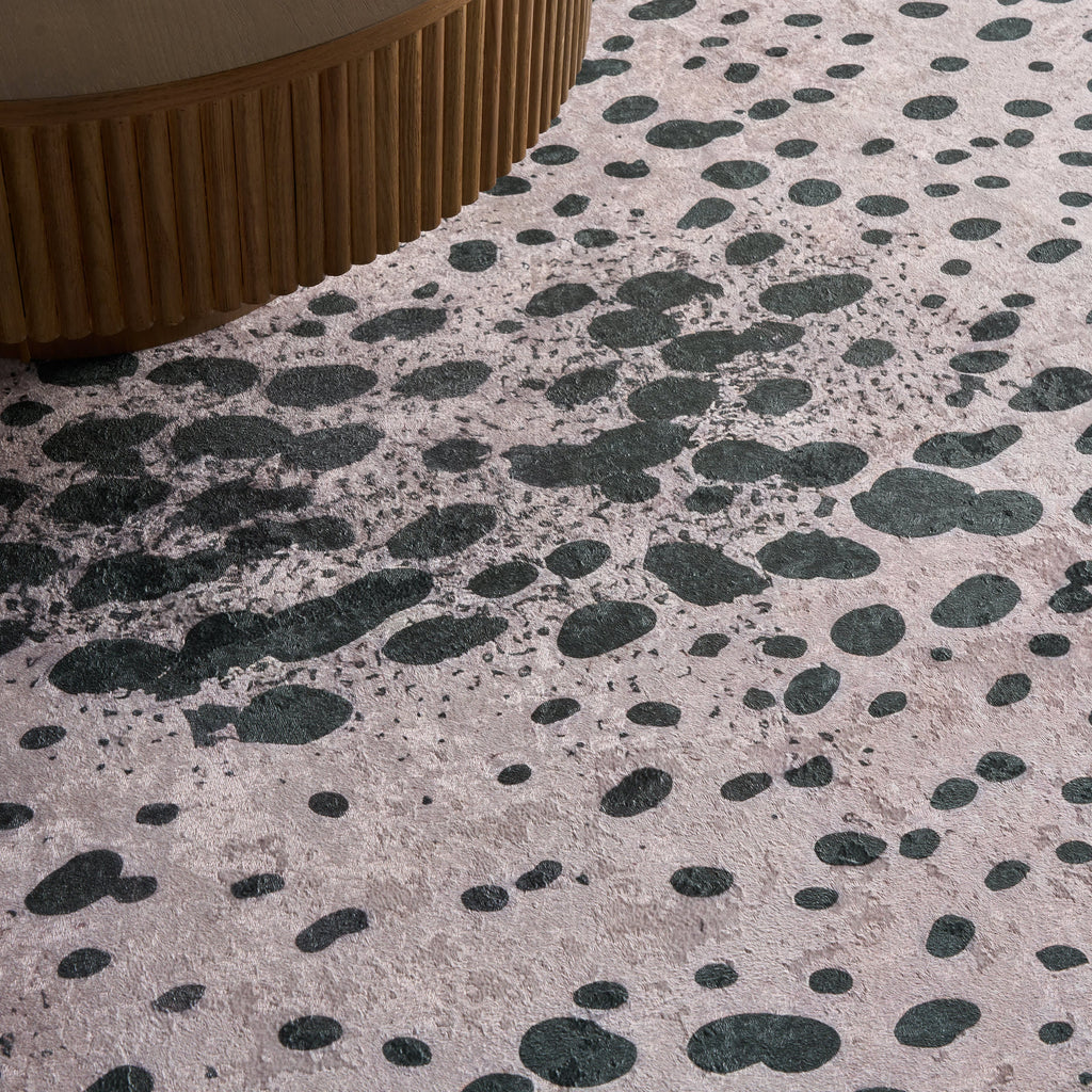 Aricela Modern Animal Print Washable Rug | Black