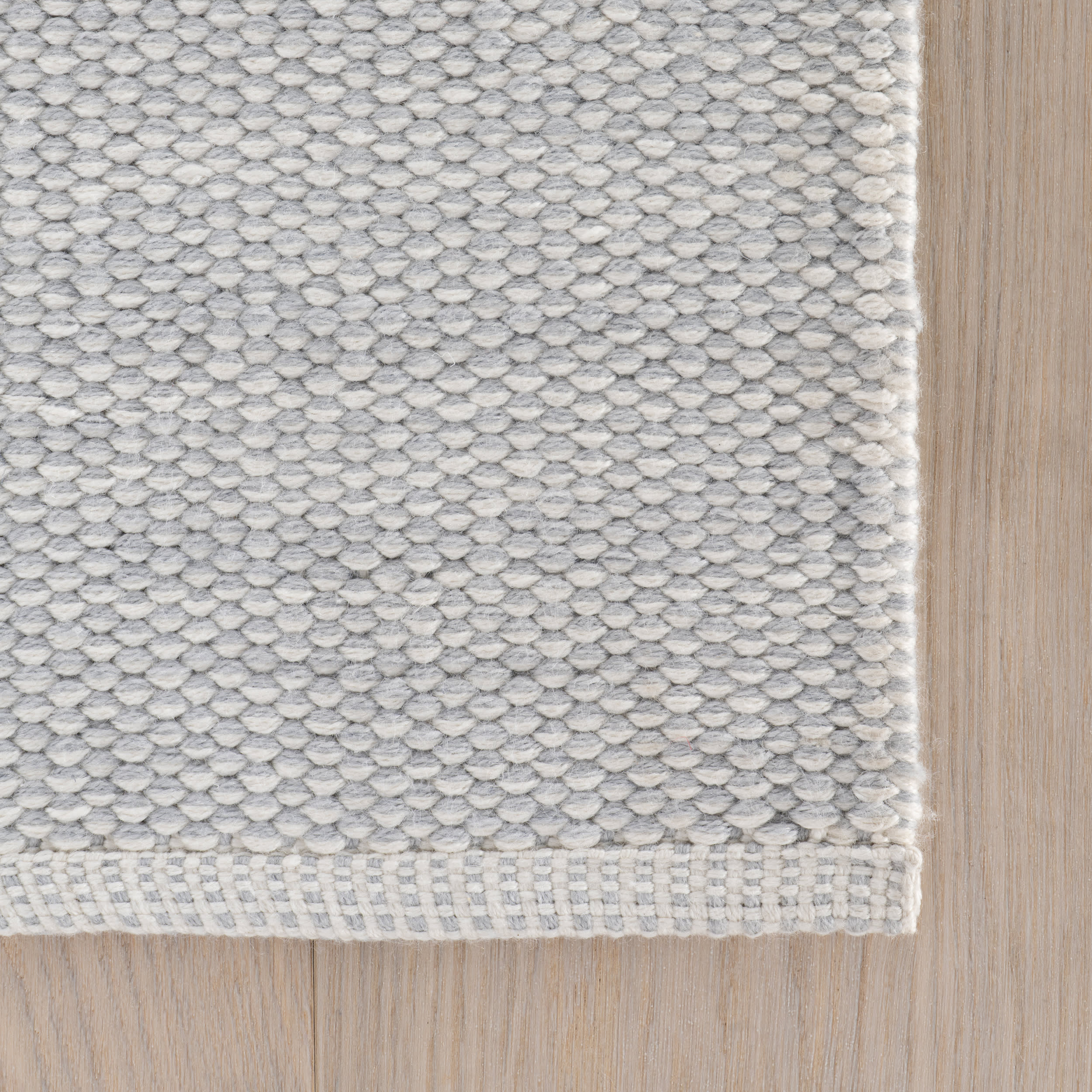 Pebble Handwoven Performance Rug | Grey
