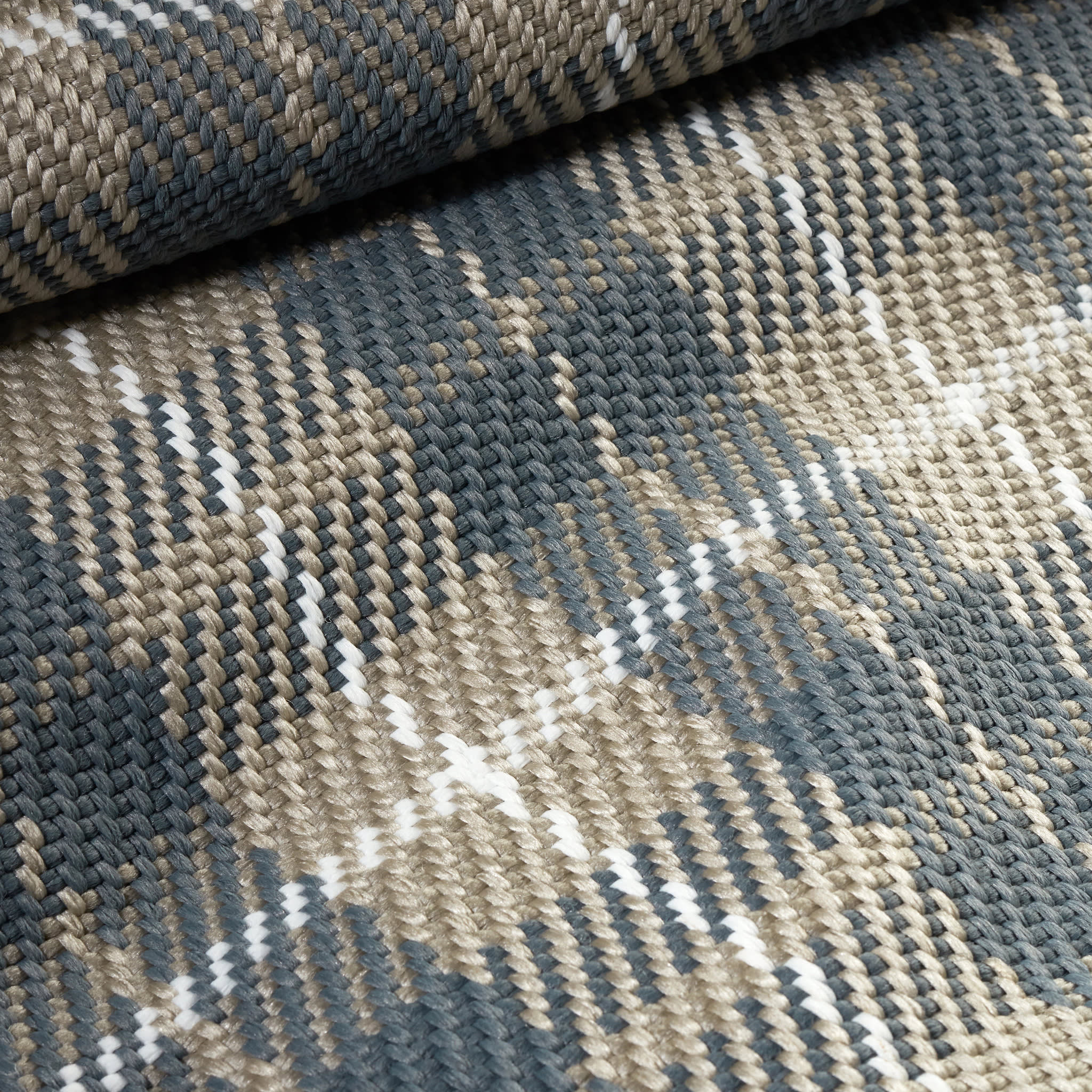 Lakeville Plaid Handwoven Indoor/Outdoor Rug | Charcoal