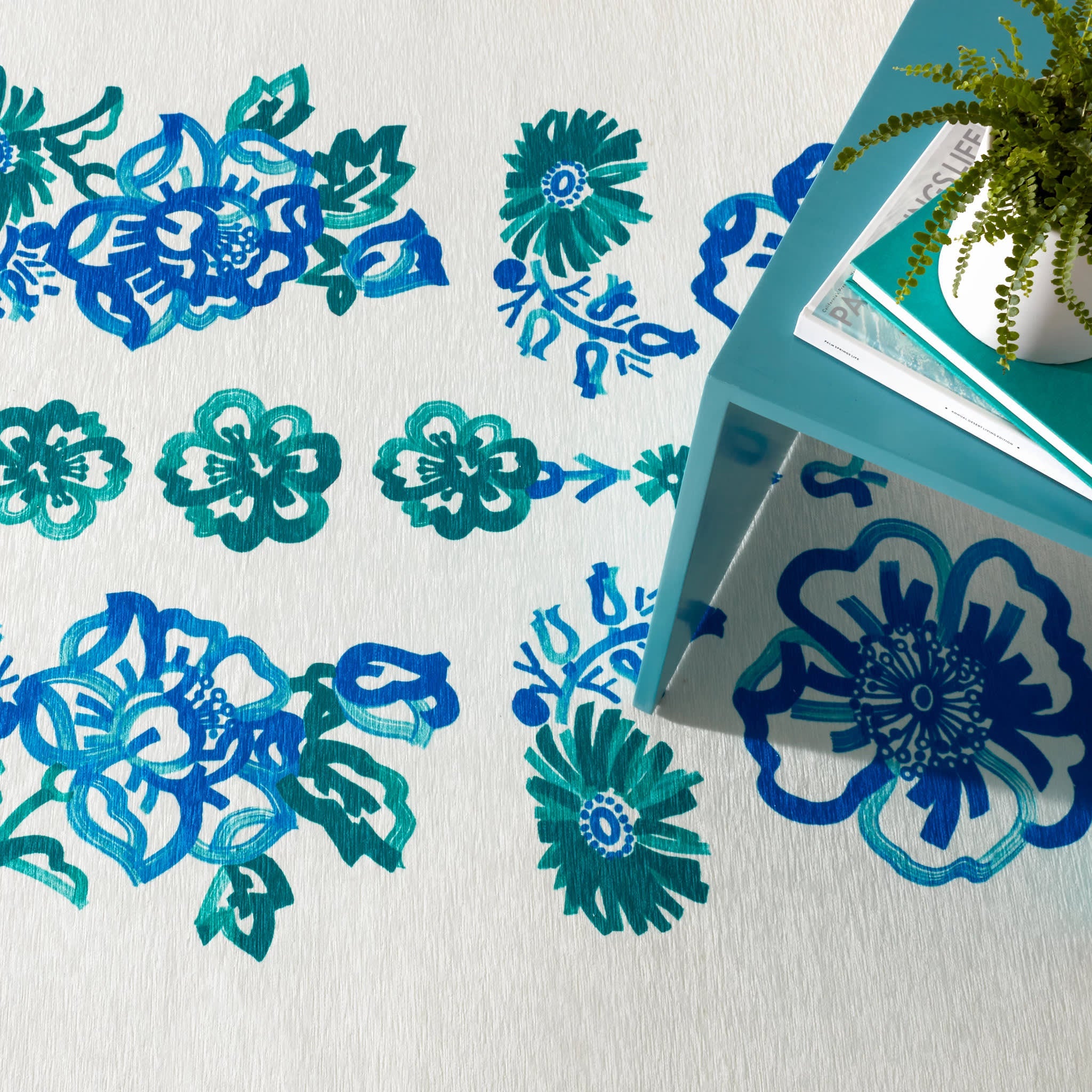 Graphic Gerbera Machine Washable Rug | Teal