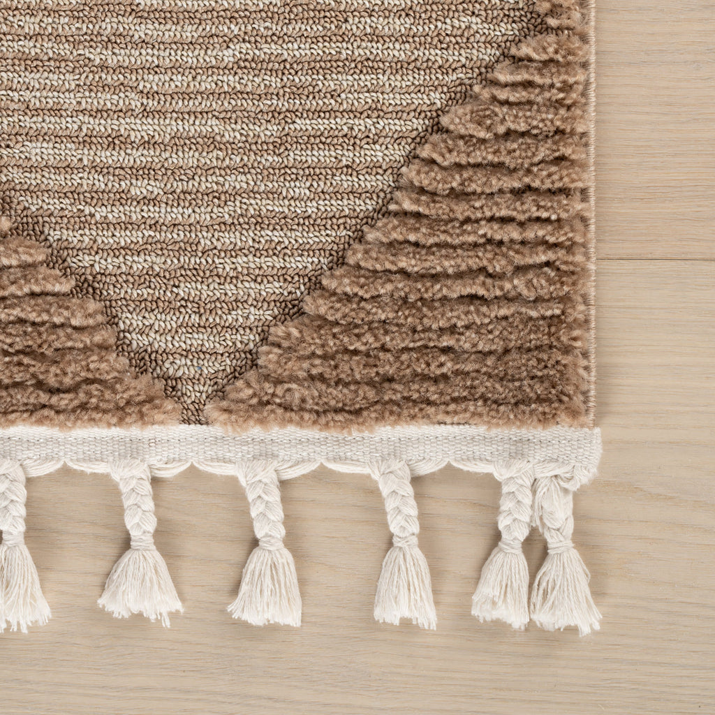 Aylin Diamond Tasseled Rug | Tan